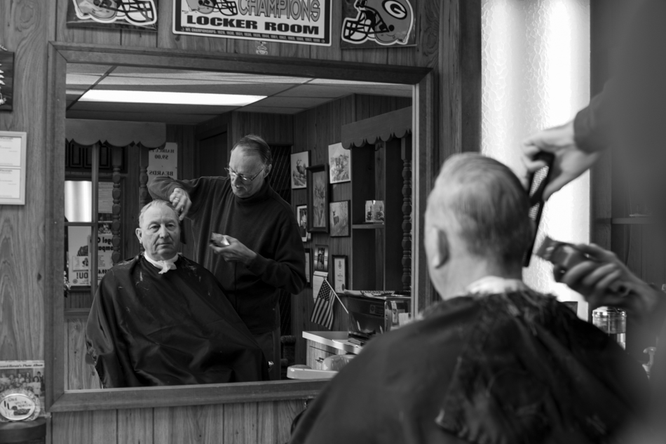 Hoogie, the last barber in Algoma. Algoma, WI 2010 © 2022 Jason Houge, All Rights Reserved, Algoma_023